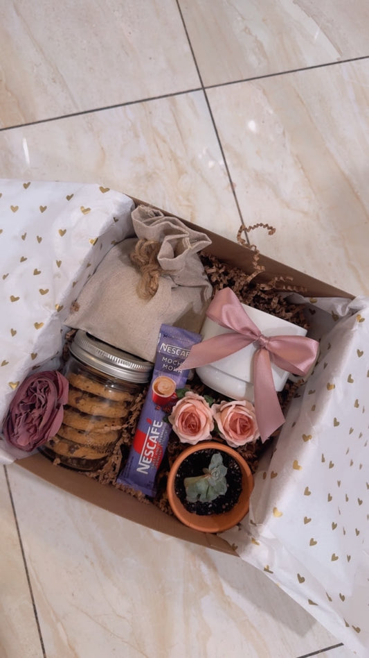 Cozy Bloom Hamper🌸