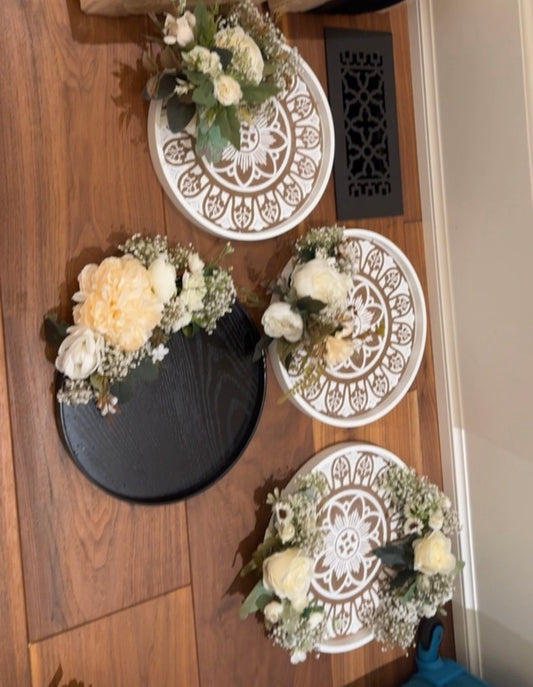 Round trays